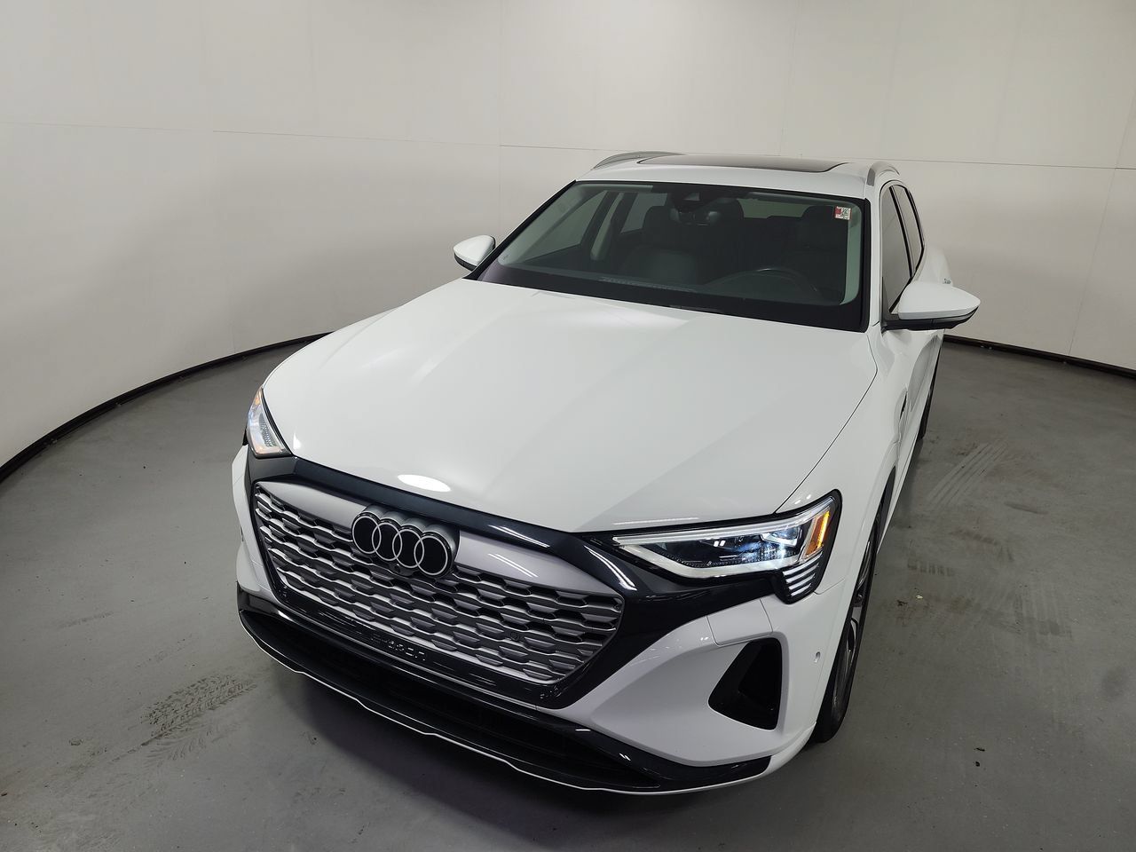 Used 2024 Audi Q8 e-tron Premium Plus w/ Premium Plus Package AWD/4WD image 32