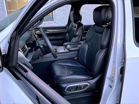 Used 2024 Jeep Wagoneer L Series II w/ Flexible Seating Group image 18