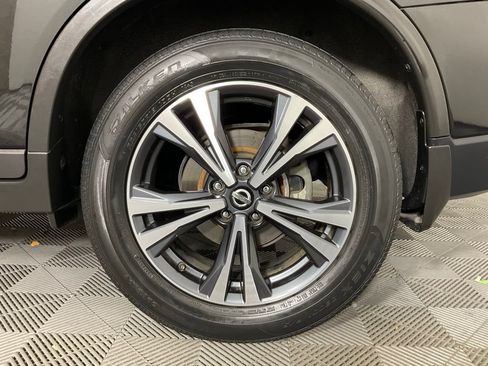 Used 2019 Nissan Rogue SV w/ Premium Package FWD image 10