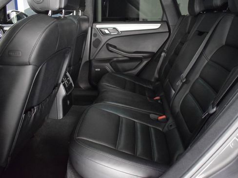 Used 2017 Porsche Macan Turbo image 13