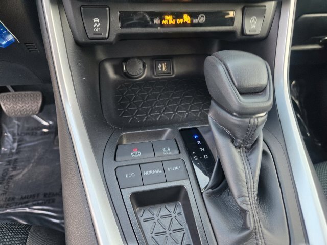 Certified 2025 Toyota RAV4 LE FWD image 17