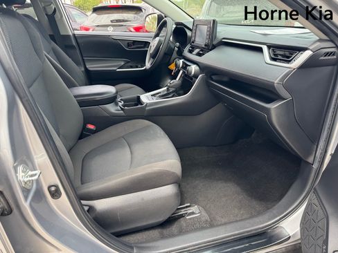Used 2021 Toyota RAV4 LE FWD image 27