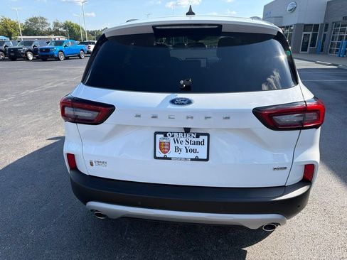 Used 2023 Ford Escape SE FWD image 4