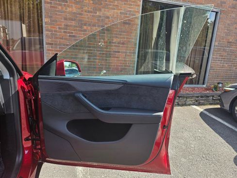 Used 2026 Tesla Model Y Long Range RWD image 64
