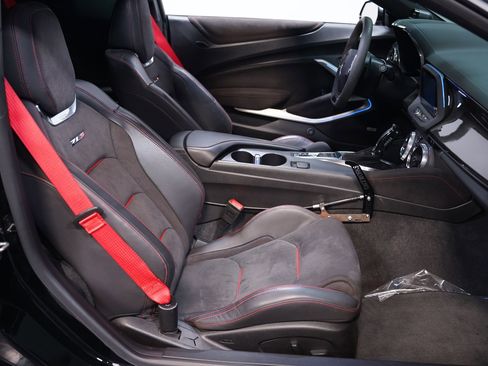 Used 2018 Chevrolet Camaro ZL1 image 39