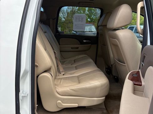 Used 2009 Chevrolet Suburban LT AWD/4WD image 12