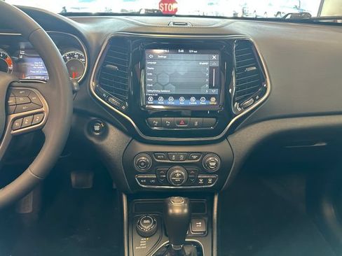 Used 2022 Jeep Cherokee Limited AWD/4WD image 24