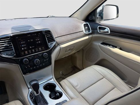 Used 2020 Jeep Grand Cherokee Overland w/ Interior Metal Package AWD/4WD image 24