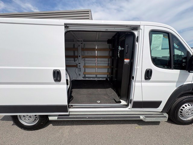 Used 2025 RAM ProMaster 2500 w/ U-Haul Equipment Group FWD image 27