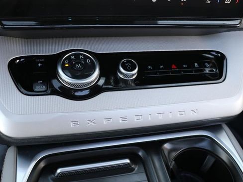 Used 2025 Ford Expedition Active AWD/4WD image 23