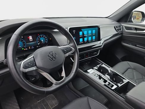 Used 2025 Volkswagen Atlas Cross Sport SE image 19