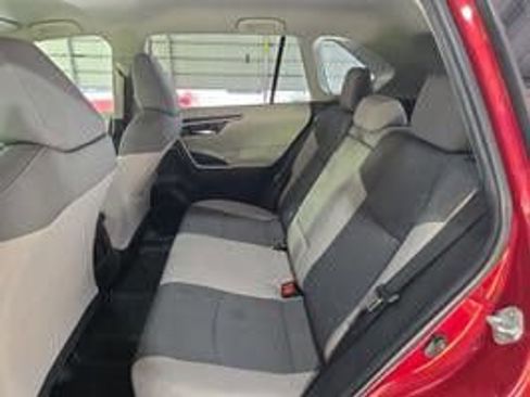 Used 2021 Toyota RAV4 XLE FWD image 6
