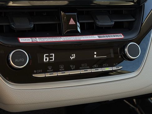 Used 2025 Toyota Corolla LE image 24