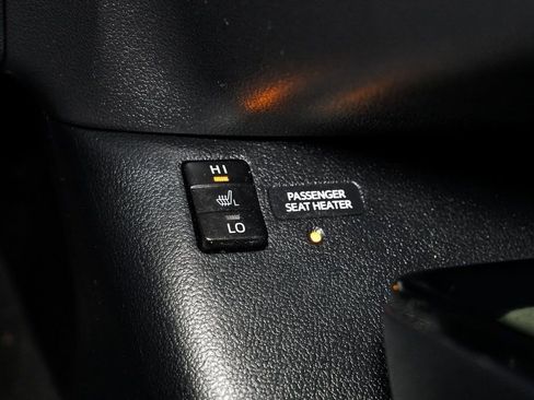 Used 2018 Toyota Prius Prime Premium image 17