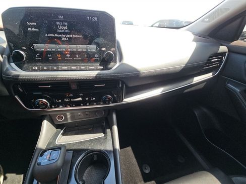 Used 2023 Nissan Rogue Platinum w/ Platinum Premium Package FWD image 6