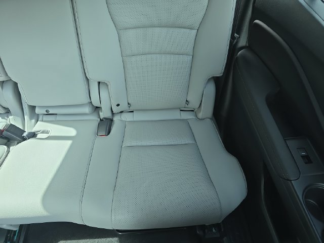 Used 2023 Honda Passport EX-L image 16
