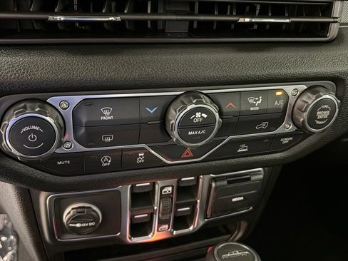 New 2026 Jeep Gladiator Sport AWD/4WD image 25