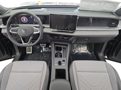 New 2026 Volkswagen Tiguan SE R-Line FWD image 9