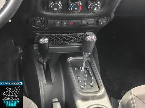 Used 2014 Jeep Wrangler Unlimited Sahara AWD/4WD image 8