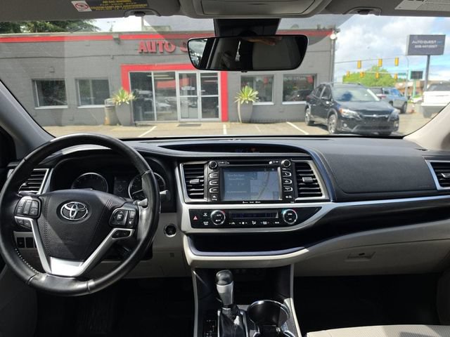 Used 2018 Toyota Highlander Limited FWD image 28