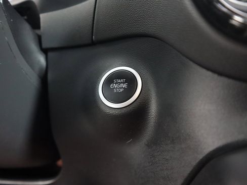 Used 2021 Volvo XC40 T5 R-Design image 42