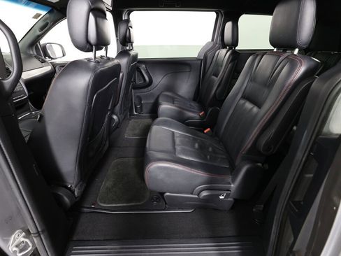 Used 2016 Dodge Grand Caravan R/T image 17