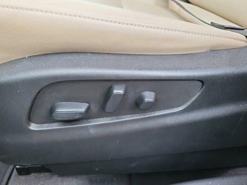 Used 2024 Cadillac XT4 Luxury w/ Cold Weather Package FWD image 7