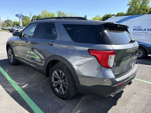 Used 2022 Ford Explorer XLT w/ Equipment Group 202A AWD/4WD image 5