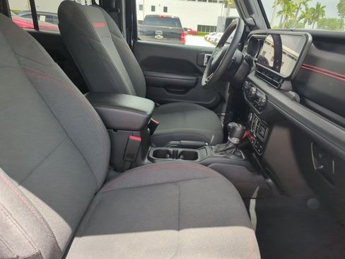 Used 2024 Jeep Wrangler Unlimited Rubicon AWD/4WD image 23