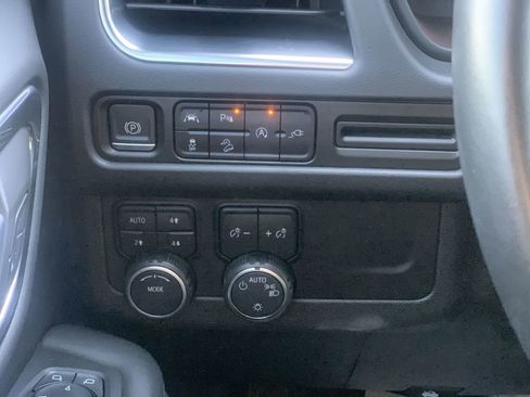 Used 2022 Chevrolet Tahoe Z71 AWD/4WD image 16