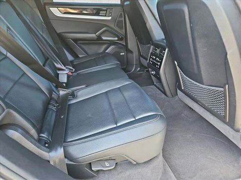 Used 2024 Porsche Cayenne image 21