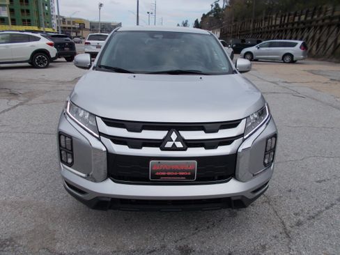Used 2024 Mitsubishi Outlander Sport SE image 2
