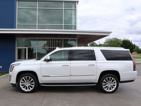 Used 2020 Cadillac Escalade ESV Luxury AWD/4WD image 6