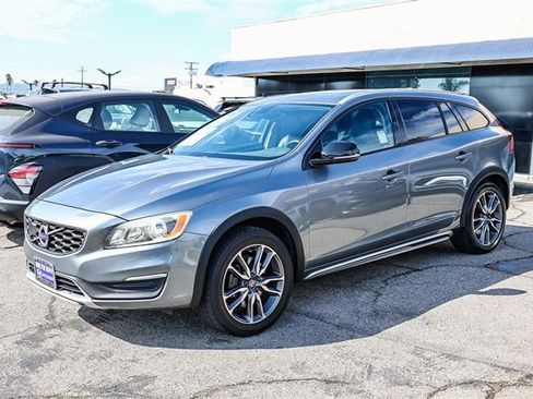 Used 2018 Volvo V60 T5 Cross Country w/ Convenience Package image 3