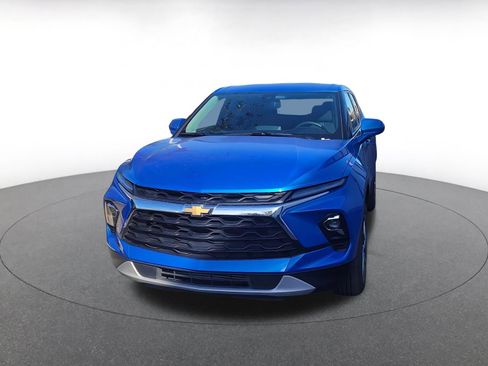Used 2025 Chevrolet Blazer LT image 3