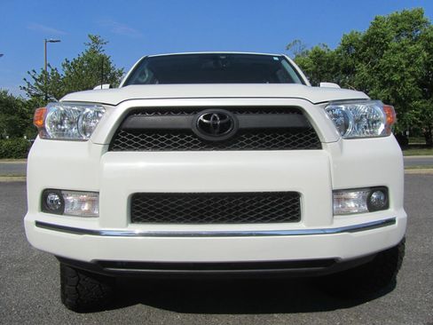Used 2011 Toyota 4Runner SR5 AWD/4WD image 4
