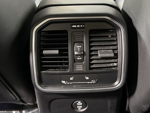 Certified 2026 Porsche Macan AWD/4WD image 20