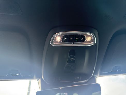 Used 2018 Volvo XC60 T6 R-Design w/ Convenience Package image 15