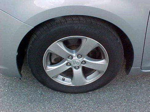Used 2011 Toyota Sienna w/ Towing Pkg FWD image 5