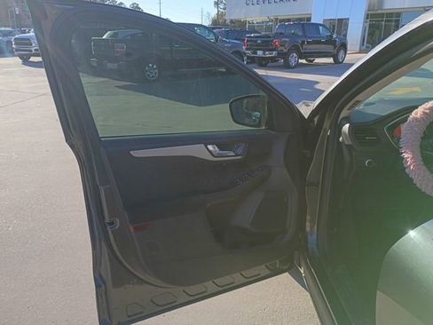 Used 2020 Ford Escape SE image 12