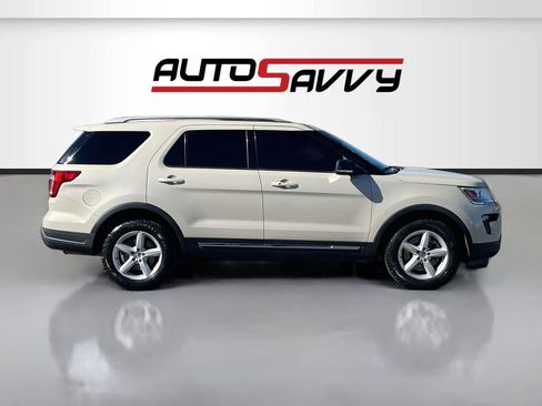 Used 2018 Ford Explorer XLT w/ Equipment Group 201A FWD image 8