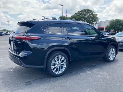 New 2026 Toyota Highlander Limited AWD/4WD image 5