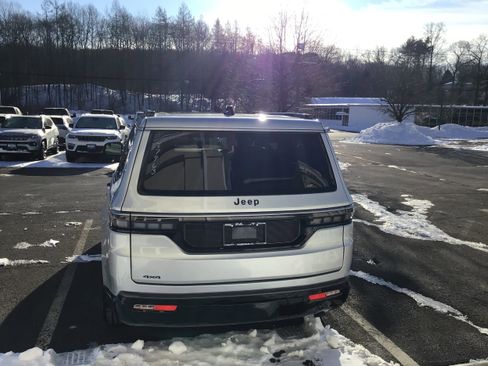 New 2026 Jeep Grand Wagoneer 4WD image 7