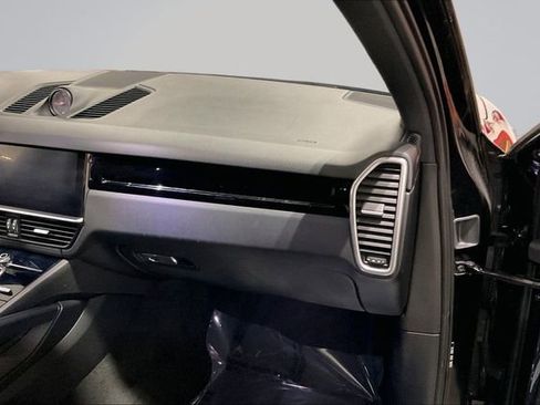 Used 2019 Porsche Cayenne AWD/4WD image 18