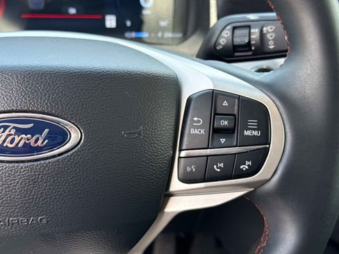 Used 2025 Ford Explorer Active AWD/4WD image 31