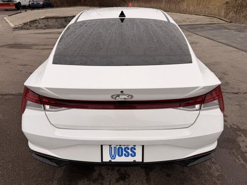 Used 2021 Hyundai Elantra Limited image 4