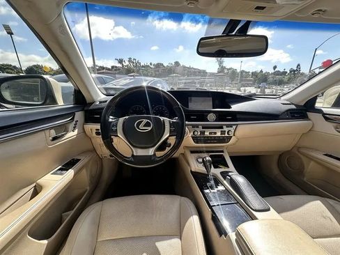 Used 2014 Lexus ES 350 w/ Luxury Package FWD image 11