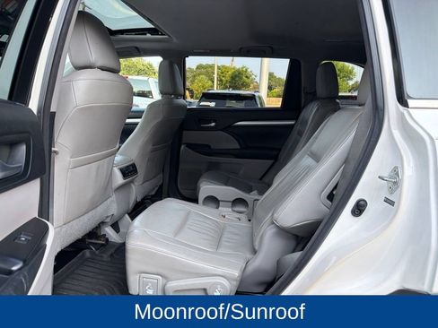 Used 2014 Toyota Highlander XLE AWD/4WD image 5