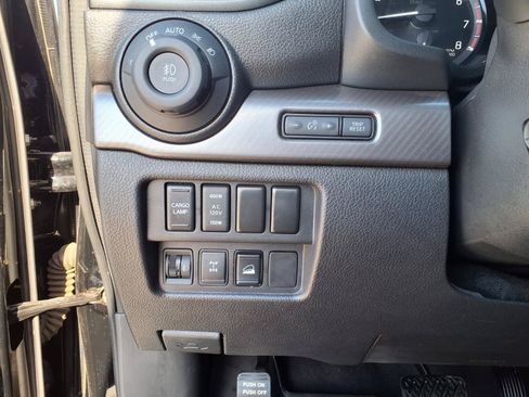 Used 2023 Nissan Titan PRO-4X w/ Pro-4x Convenience Package AWD/4WD image 22