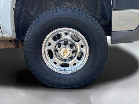 Used 2004 Chevrolet Silverado 2500 LS w/ Heavy-Duty Power Package AWD/4WD image 25